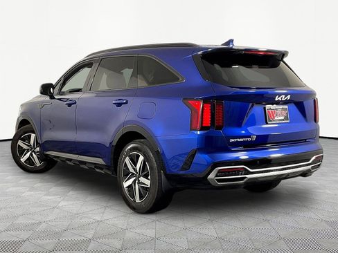 Used 2023 Kia Sorento S FWD image 4