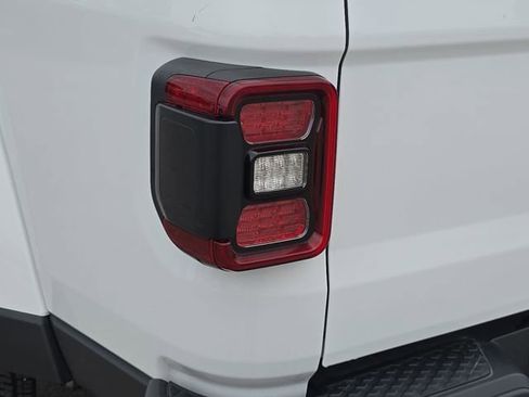 Used 2024 Jeep Gladiator Sport AWD/4WD image 34