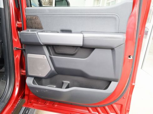 Used 2024 Ford F350 Lariat w/ Black Appearance Package image 39