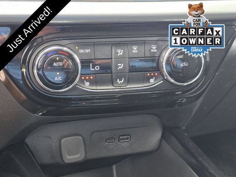 Used 2024 Chevrolet Trax LT w/ LT Convenience Package FWD image 17