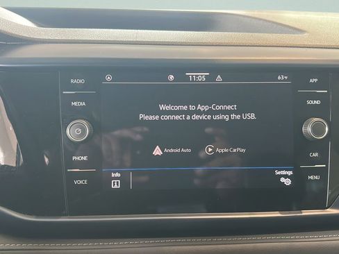 Certified 2024 Volkswagen Taos SE FWD image 35