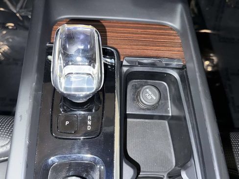Used 2023 Volvo XC60 B5 Ultimate w/ Protection Package Premier FWD image 24