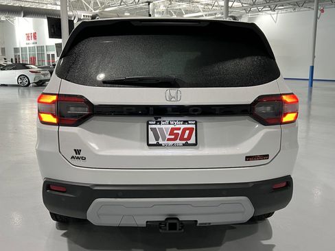New 2025 Honda Pilot TrailSport image 21