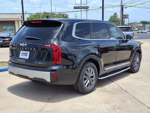 Used 2023 Kia Telluride LX FWD image 8