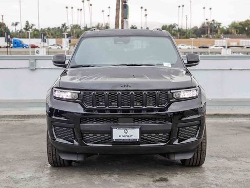 New 2025 Jeep Grand Cherokee L Altitude image 3