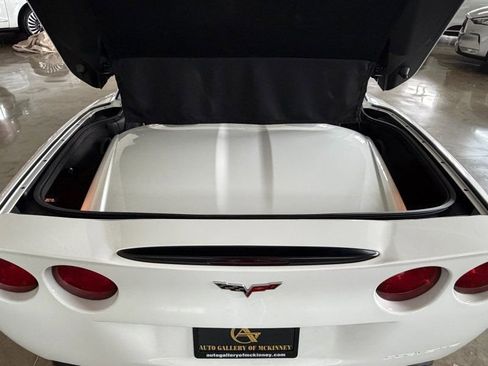 Used 2005 Chevrolet Corvette Coupe w/ Preferred Equipment Group RWD image 31