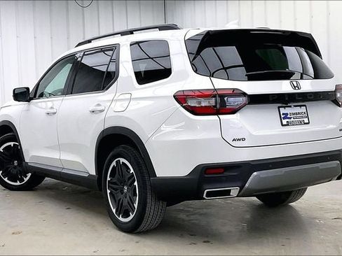 New 2026 Honda Pilot Touring image 5