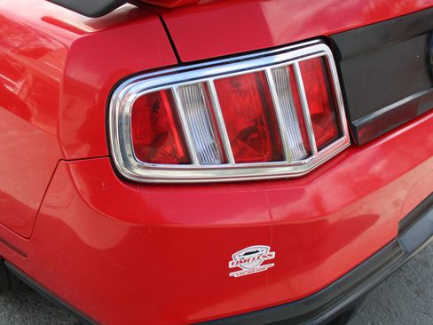 Used 2010 Ford Mustang GT RWD image 34