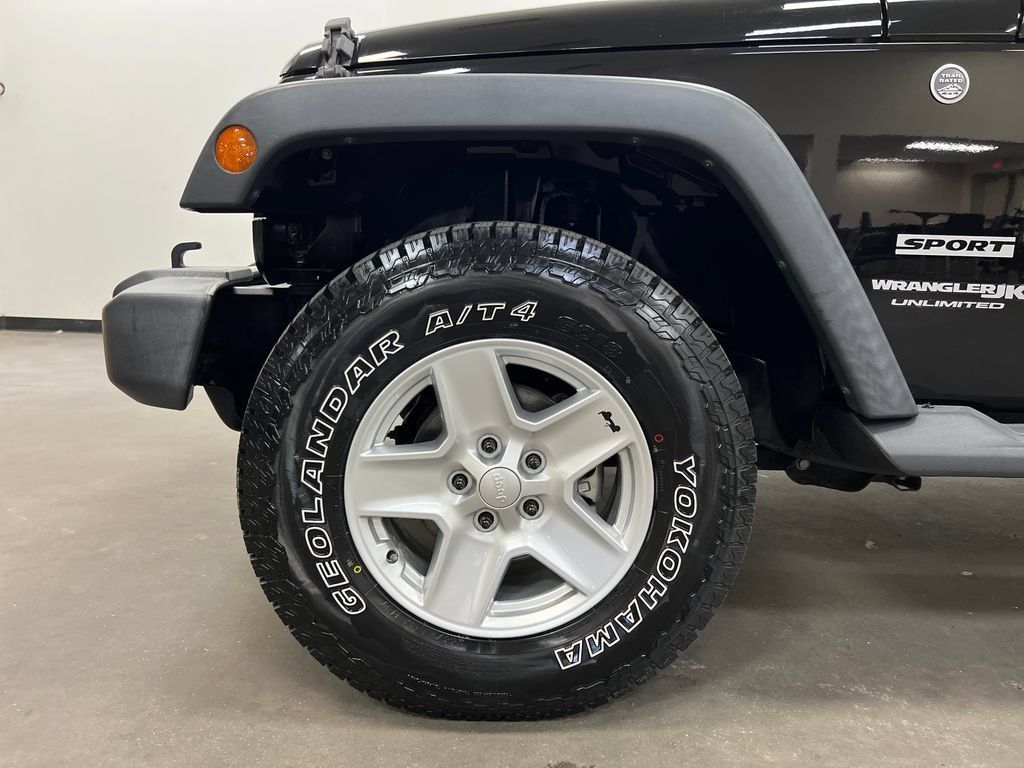 Used 2018 Jeep Wrangler Unlimited Sport w/ Connectivity Group AWD/4WD image 30