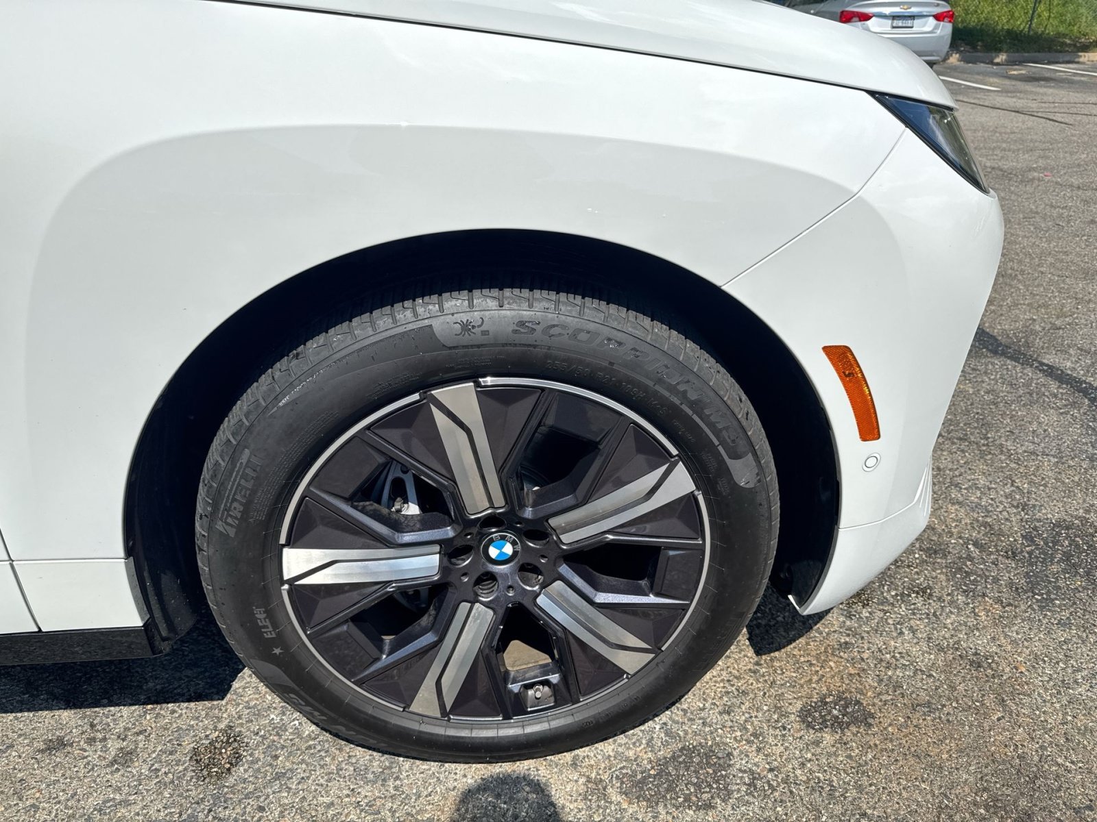 Used 2026 BMW iX xDrive60 AWD/4WD image 2