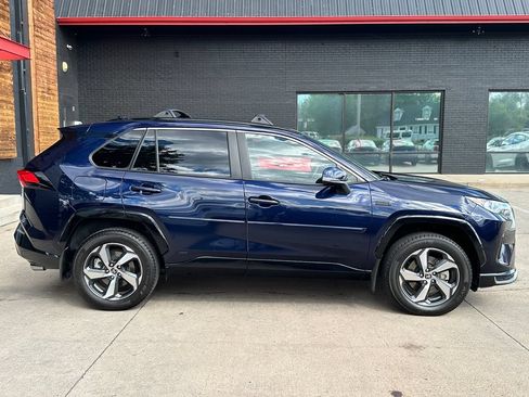 Used 2021 Toyota RAV4 SE w/ Weather & Moonroof Package AWD/4WD image 8