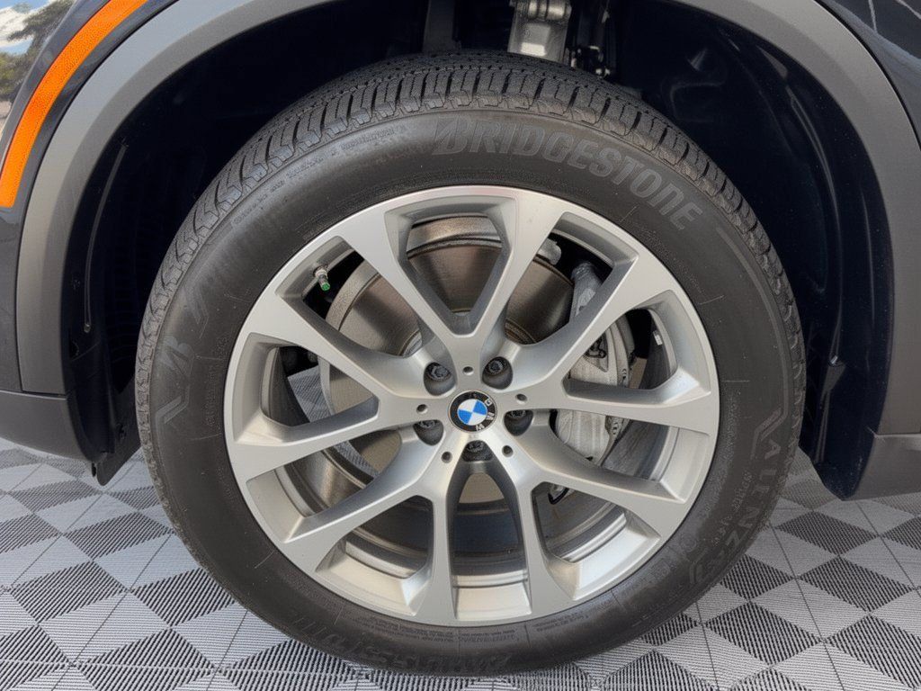 Certified 2025 BMW X5 xDrive40i w/ Climate Comfort Package AWD/4WD image 13