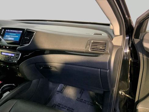Used 2019 Honda Pilot Touring image 19
