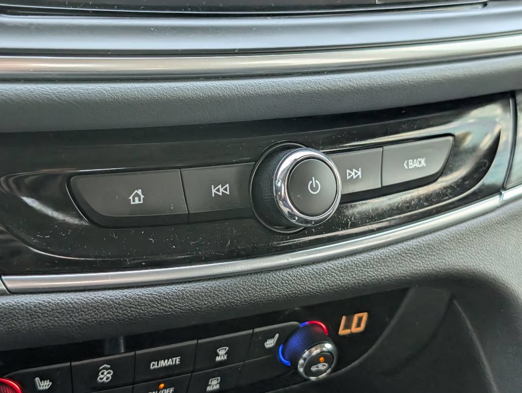 Used 2018 Buick Enclave Essence FWD image 20