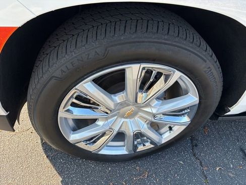 Used 2024 Chevrolet Suburban High Country image 11