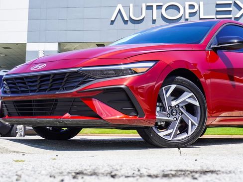 Used 2025 Hyundai Elantra Sport FWD image 2