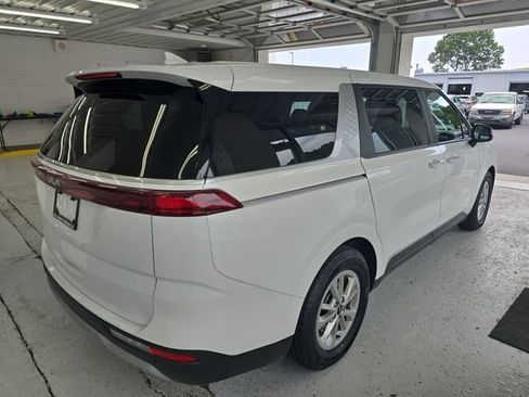 Certified 2024 Kia Carnival LX FWD image 6