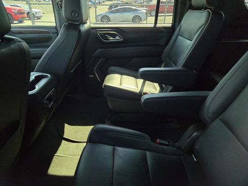 Used 2021 Chevrolet Suburban Premier w/ Premium Package image 5