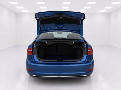 Used 2019 Volkswagen Jetta SE w/ Cold Weather Package FWD image 11