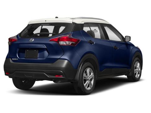 Used 2019 Nissan Kicks SV FWD image 2