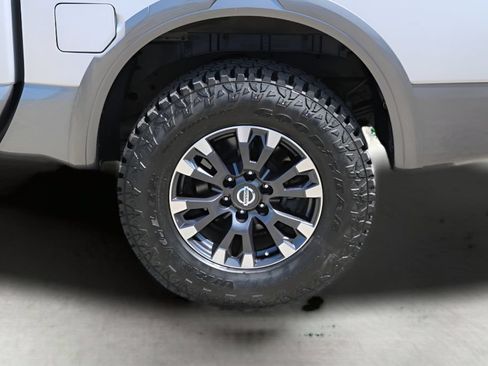 Used 2018 Nissan Titan PRO-4X AWD/4WD image 9