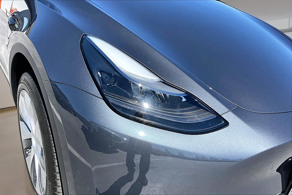 Used 2023 Tesla Model Y 2WD image 30