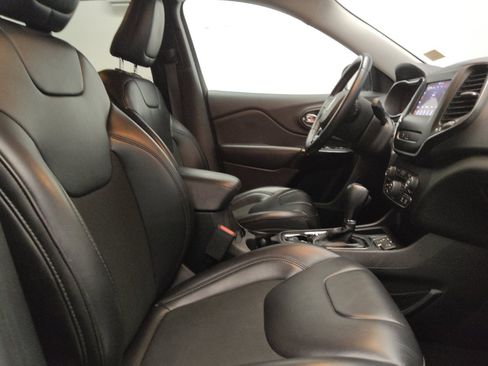 Used 2019 Jeep Cherokee Latitude Plus FWD image 21