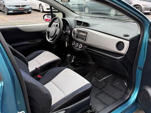Used 2012 Toyota Yaris L image 5