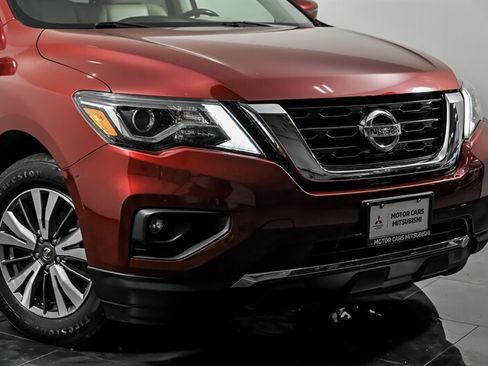 Used 2017 Nissan Pathfinder SL w/ SL Premium Package AWD/4WD image 2