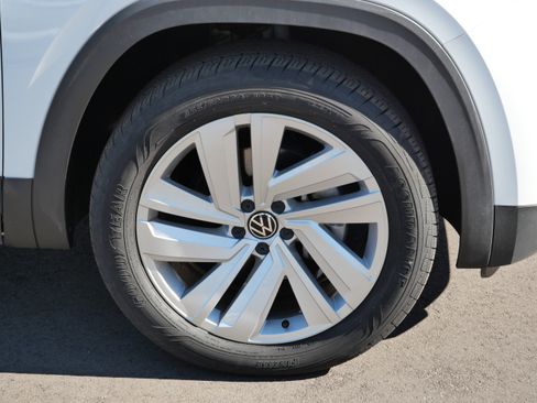 Certified 2022 Volkswagen Atlas Cross Sport SE image 15