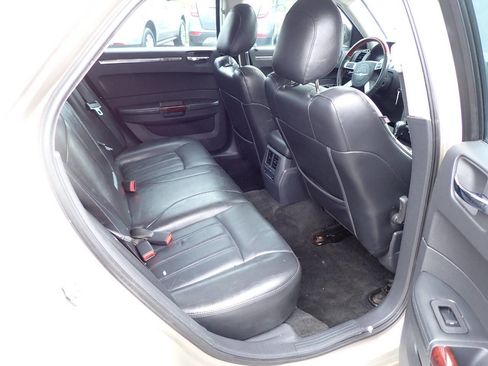 Used 2008 Chrysler 300 C w/ Navigation & Sound Group II RWD image 12