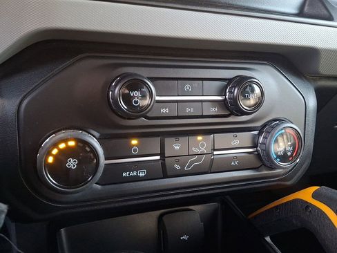 Used 2021 Ford Bronco Badlands image 15