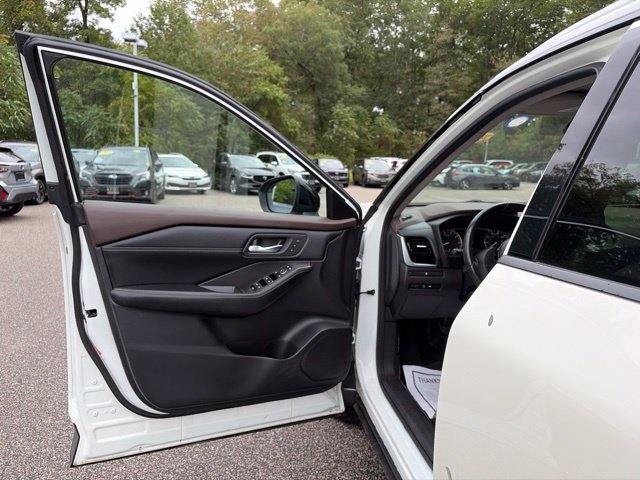 Used 2023 Nissan Rogue SL AWD/4WD image 24