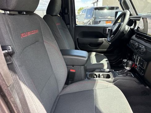 Used 2025 Jeep Wrangler Unlimited Rubicon AWD/4WD image 25