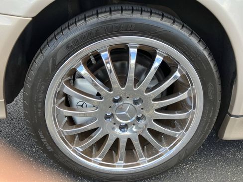 Used 2000 Mercedes-Benz E 320 Sedan image 24