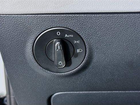 Used 2024 Volkswagen Taos SE image 16