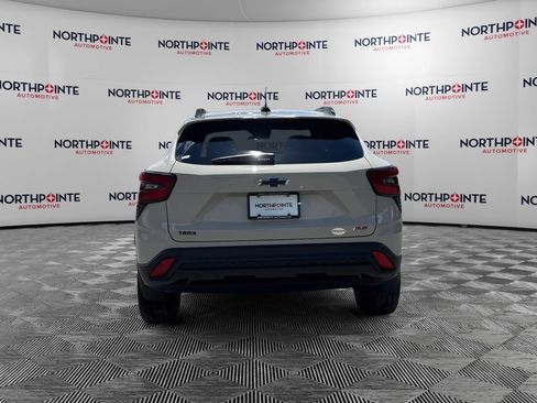 New 2026 Chevrolet Trax RS w/ Sunroof Package FWD image 5
