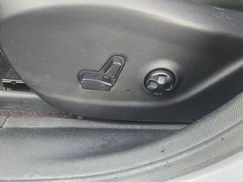 Used 2019 Jeep Cherokee Latitude w/ Cold Weather Group AWD/4WD image 26