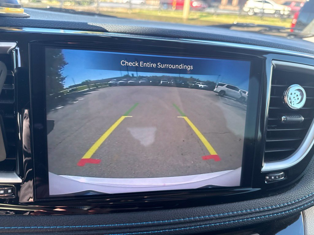 Used 2021 Chrysler Pacifica Touring w/ Cold Weather Group AWD/4WD image 8