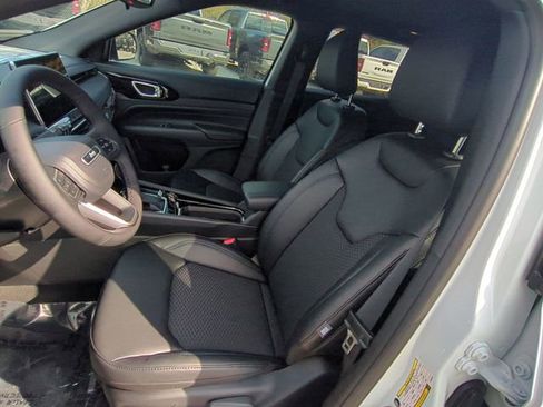 New 2026 Jeep Compass Latitude image 22