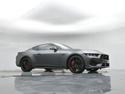 Used 2024 Ford Mustang GT Premium image 4