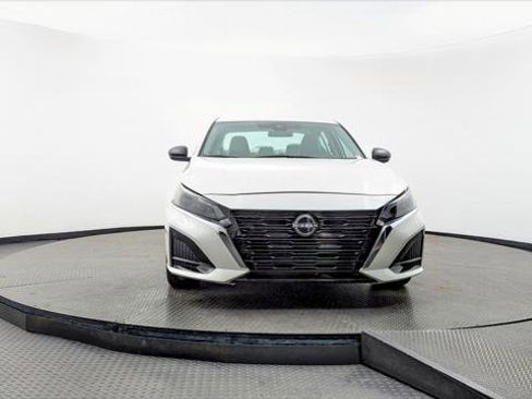 Used 2025 Nissan Altima 2.5 SV image 12