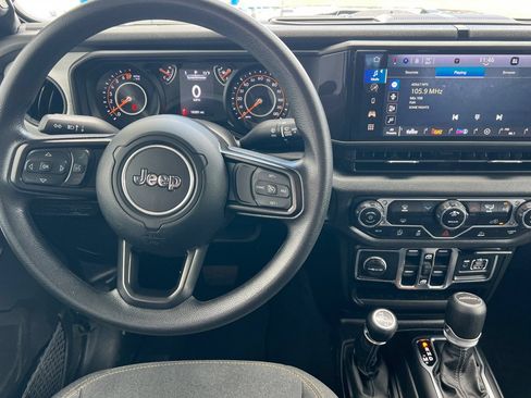 Used 2024 Jeep Gladiator Sport AWD/4WD image 11