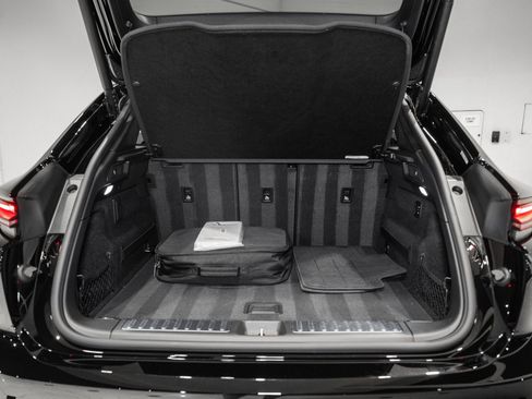 Used 2025 Porsche Macan Turbo Electric AWD/4WD image 9