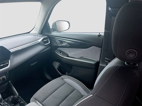 Used 2024 Chevrolet TrailBlazer LT w/ LT Cold Weather Package image 22