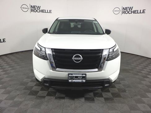 Certified 2025 Nissan Pathfinder S image 2
