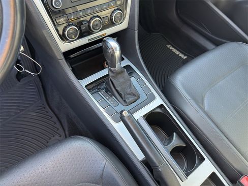 Used 2012 Volkswagen Passat 2.5 SE image 28