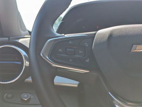Used 2025 Chevrolet Trax LT w/ LT Convenience Package FWD image 22