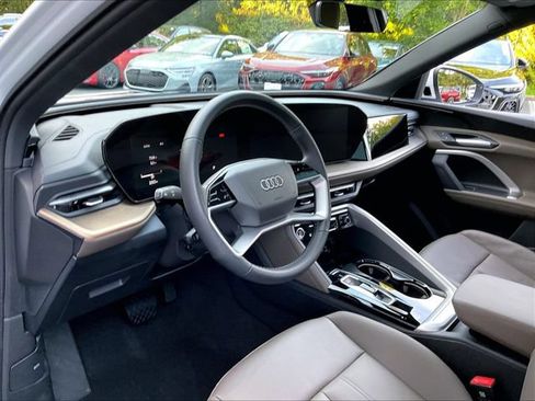 Used 2025 Audi Q5 Premium w/ 19" Wheel Package AWD/4WD image 4