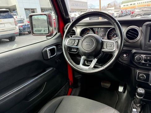 Used 2020 Jeep Wrangler Unlimited Sahara image 11